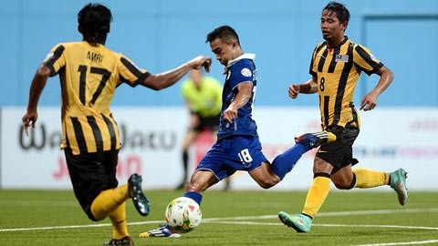 Việt Nam sẽ gặp Malaysia (áo vàng) ở bán kết