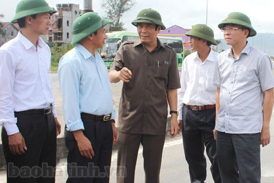 Tiếp túc kiểm soát, xử lý nghiêm đối với xe quá khổ, quá tải ảnh 2