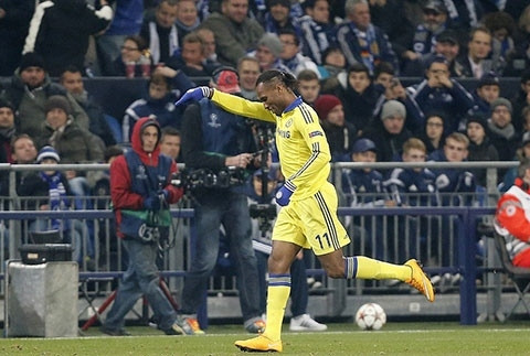 Drogba nâng tỷ số lên 3-0 cho The Blues
