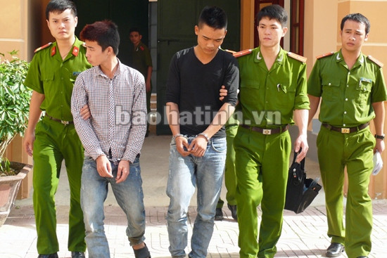 Cướp túi xách khiến trẻ sơ sinh rơi xuống đường phải nhập viện ảnh 1