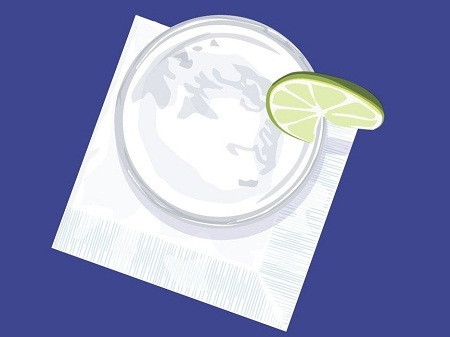 Ở Cartagena, Colombia: Một ly nước dừa vắt chanh.