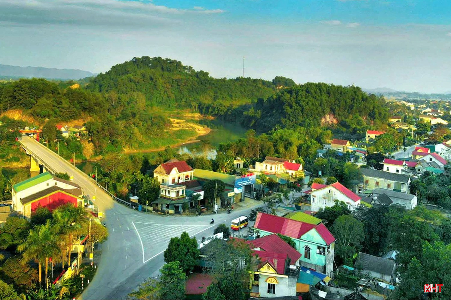 Đô thị Nầm - nơi có dịch vụ, thương mại phát triển khá mạnh. Ảnh Đậu Bình bqbht_br_z6845157874619-ca0a66d31a349a8af79da3e44eed5f6c.jpg