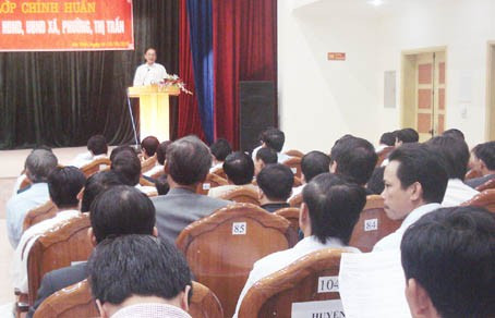 Cán bộ là gốc của phong trào, quyết định hiệu quả hoạt động của bộ máy quản lý nhà nước