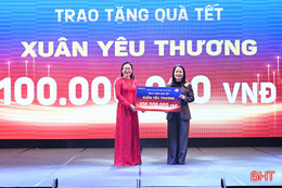 Bảo Việt Nhân thọ Hà Tĩnh trao 100 triệu đồng cho hoàn cảnh khó khăn