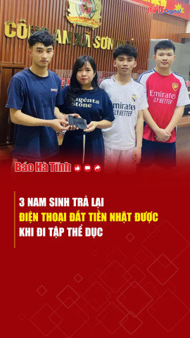 3 nam sinh trả lại điện thoại đắt tiền nhặt được khi đi tập thể dục