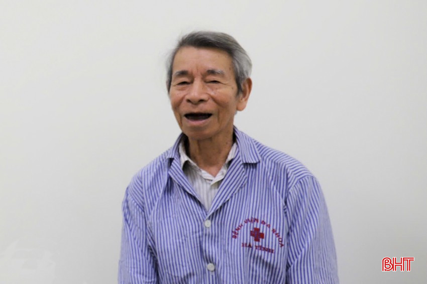 Bệnh nhân Nguyễn Thanh biết ơn đội ngũ y, bác sĩ ở Trung tâm Xạ trị kỹ thuật cao Hà Tĩnh. bqbht_br_793dcb4d3da789f9d0b6.jpg