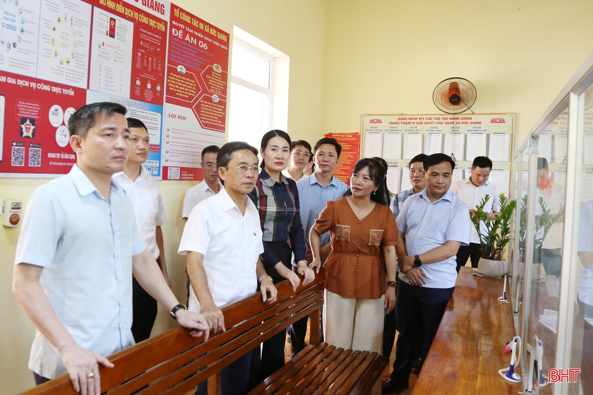 Phó Bí thư Thường trực Tỉnh ủy kiểm tra tại xã Mai Hoa mới. bqbht_br_ba.jpg