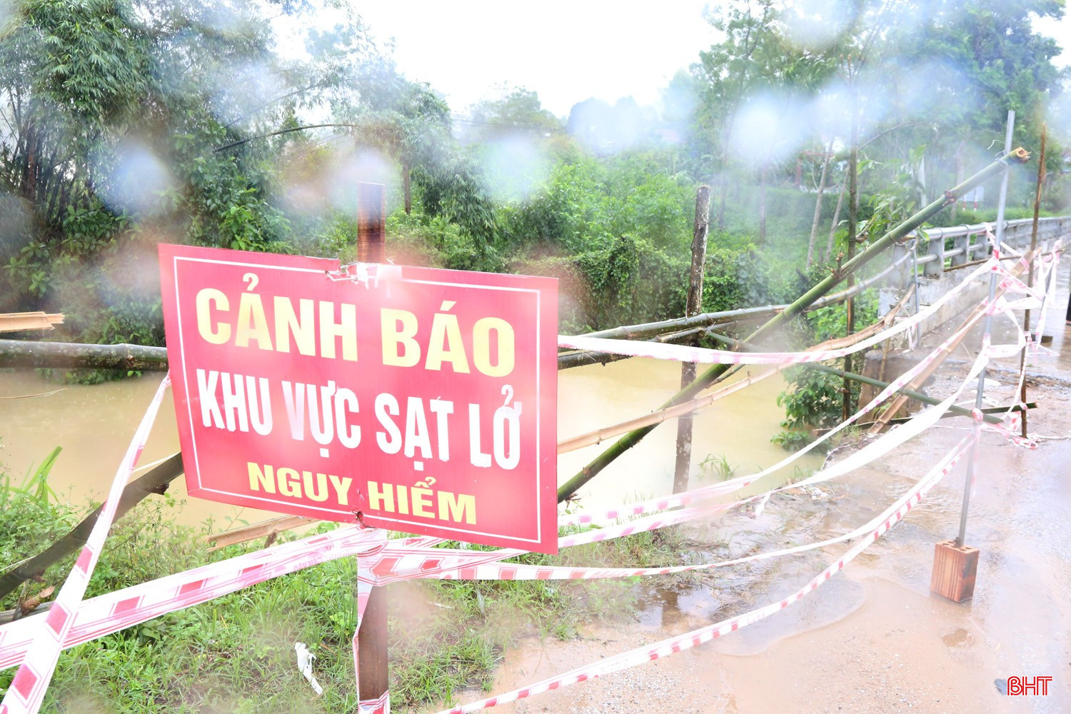 Cầu Trại Ca bị sạt lở nghiêm trọng. bqbht_br_img-4395a.jpg