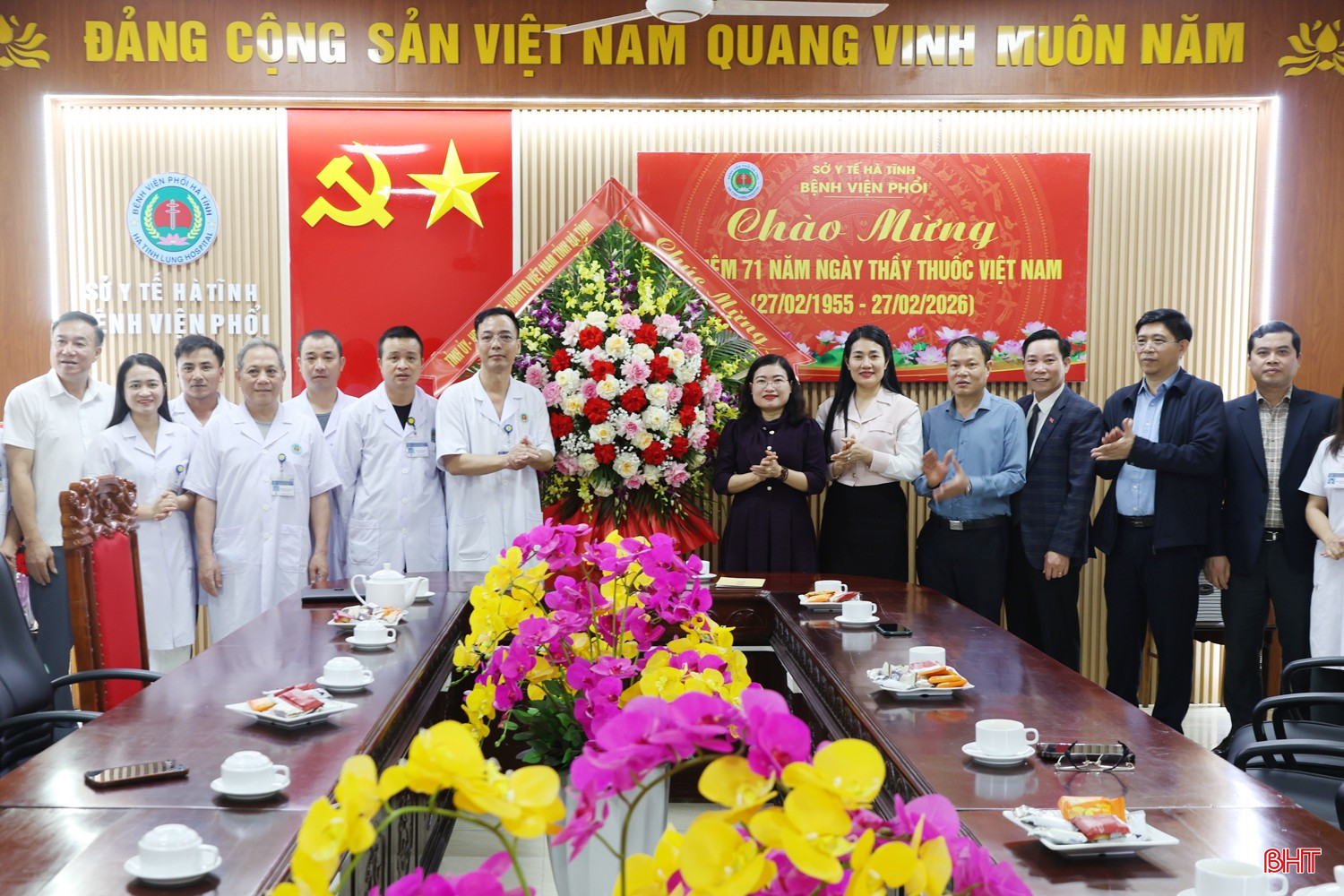 Đoàn công tác chúc mừng Bệnh viện Phổi Hà Tĩnh...