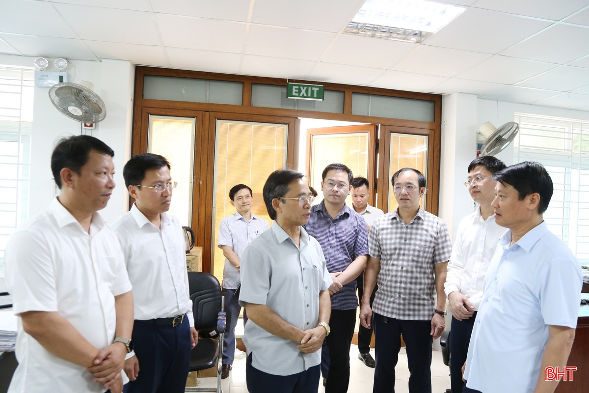 Phó Bí thư Thường trực Tỉnh ủy kiểm tra tại phường Thành Sen... bqbht_br_14a.jpg