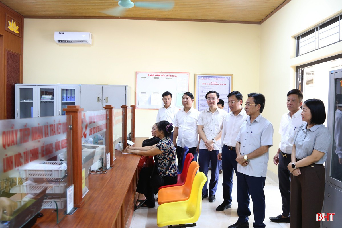 Phó Bí thư Thường trực Tỉnh ủy Trần Thế Dũng kiểm tra công tác chuẩn bị vận hành chính quyền địa phương 2 cấp trên địa bàn TP Hà Tĩnh. bqbht_br_6a.jpg
