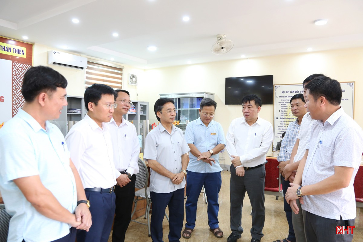 Phó Bí thư Thường trực Tỉnh ủy kiểm tra tại xã Cẩm Bình... bqbht_br_12a.jpg