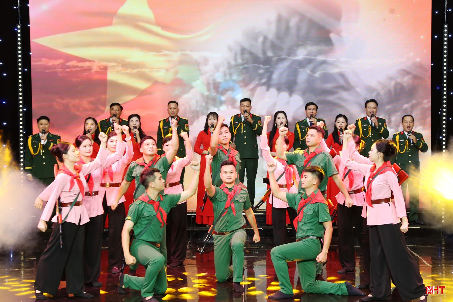 Liên khúc "Quân dân Hà Tĩnh anh hùng" và... bqbht_br_img-3926a.jpg