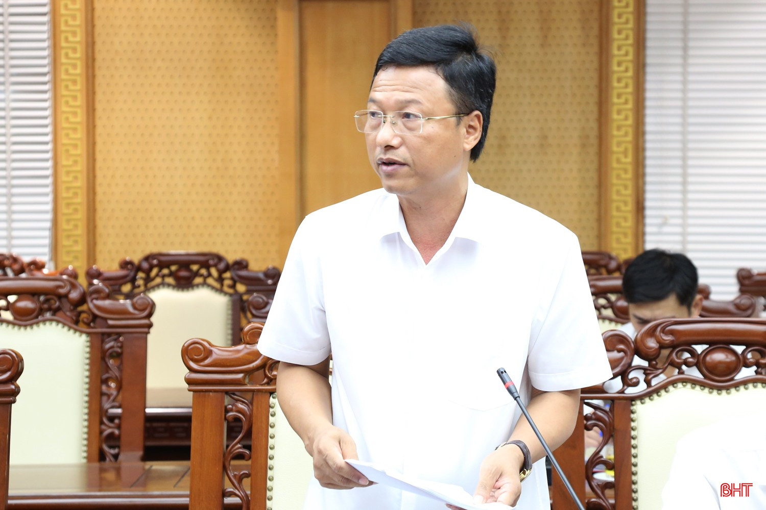 Chánh Văn phòng Tỉnh ủy Phan Duy Vĩnh báo cáo kết quả về phát triển khoa học công nghệ, đổi mới sáng tạo và chuyển đổi số. bqbht_br_7a.jpg