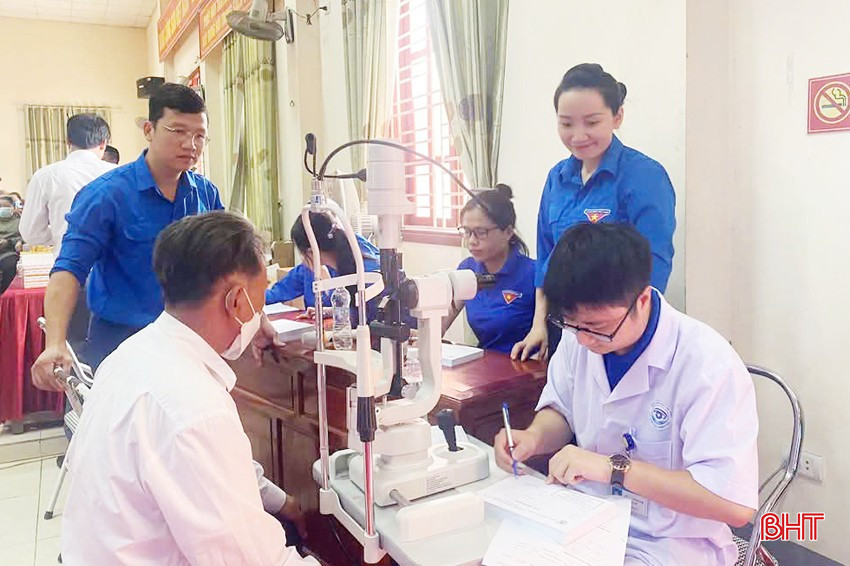 មន្ទីរពេទ្យបានសហការជាមួយសហភាពយុវជននៃមន្ទីរសុខាភិបាល ចុះពិនិត្យ និងផ្តល់ថ្នាំជូនប្រជាពលរដ្ឋដោយមិនគិតថ្លៃ។ bqbht_br_bv-mat-1a.jpg
