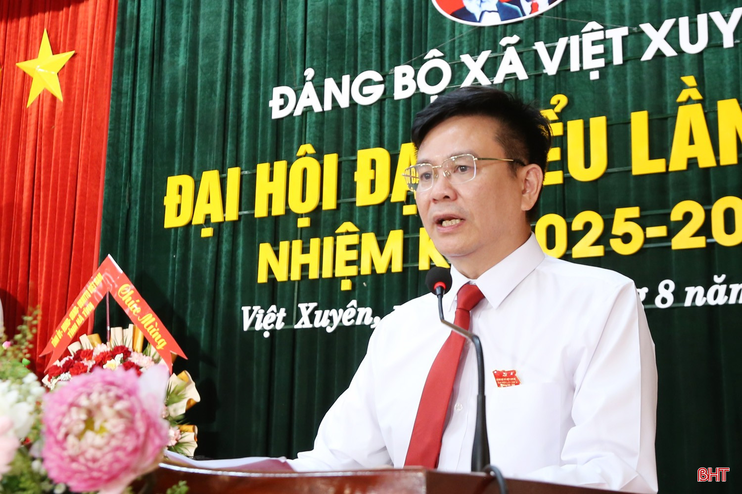 Đồng chí Nguyễn Phùng Lưu - Phó Bí thư Đảng ủy, Chủ tịch UBND xã khai mạc đại hội. Đồng chí Nguyễn Phùng Lưu - Phó Bí thư Đảng ủy, Chủ tịch UBND xã khai mạc đại hội.