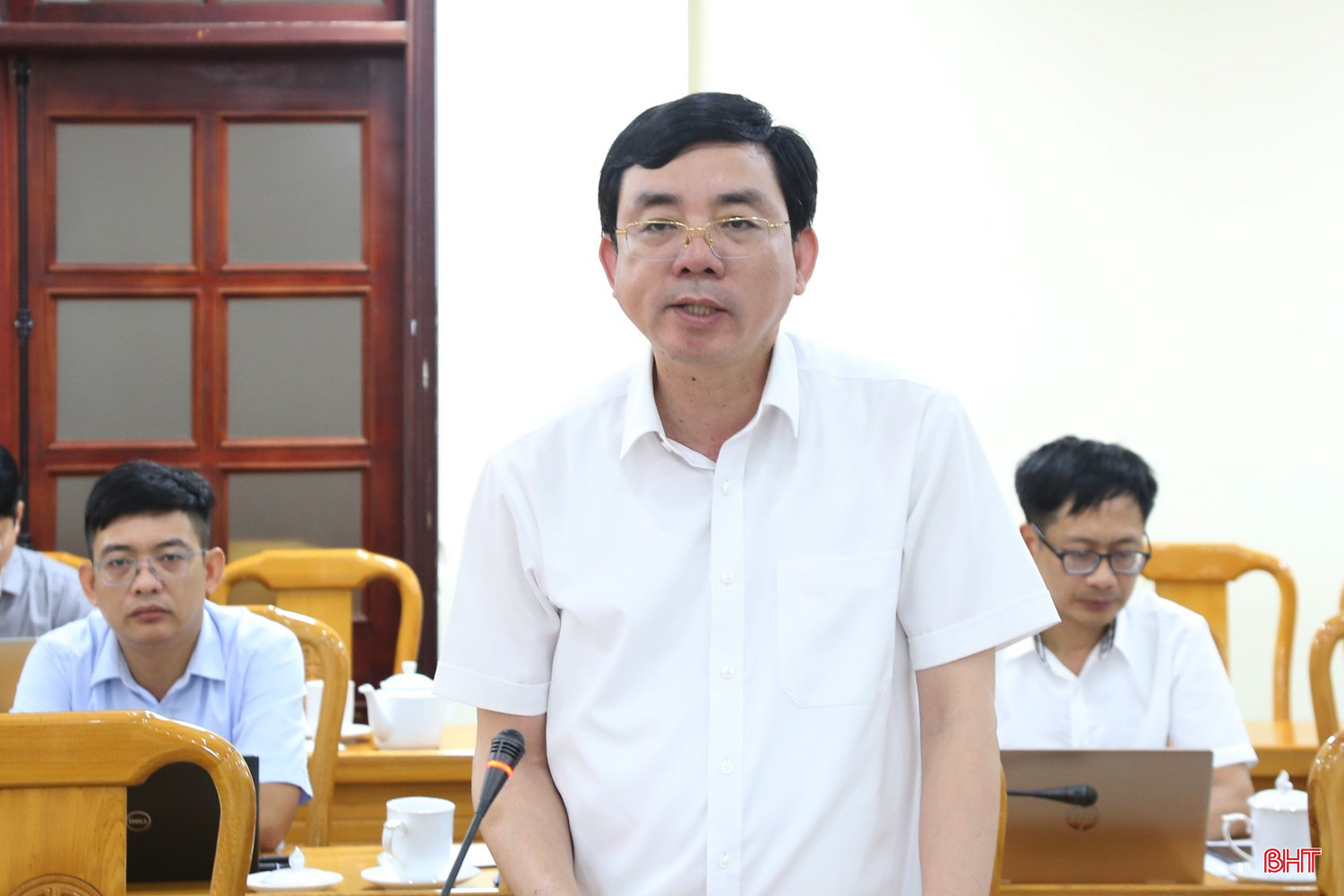 Giám đốc Sở Xây dựng Đặng Văn Thành báo cáo một số nội dung chuyển đổi số của ngành. bqbht_br_5a.jpg
