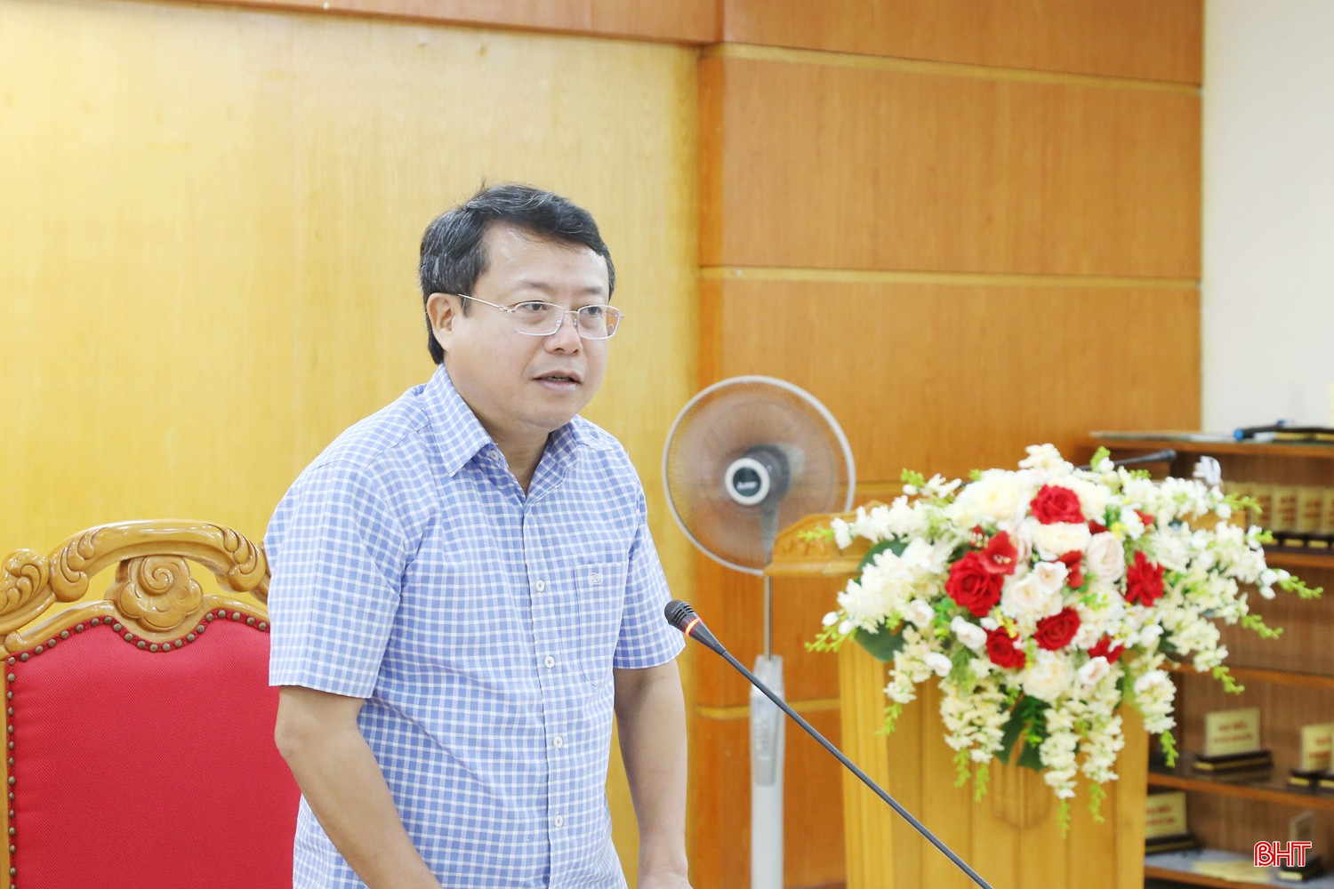 Phó Chủ tịch UBND tỉnh Dương Tất Thắng phát biểu tại cuộc họp. bqbht_br_6a.jpg