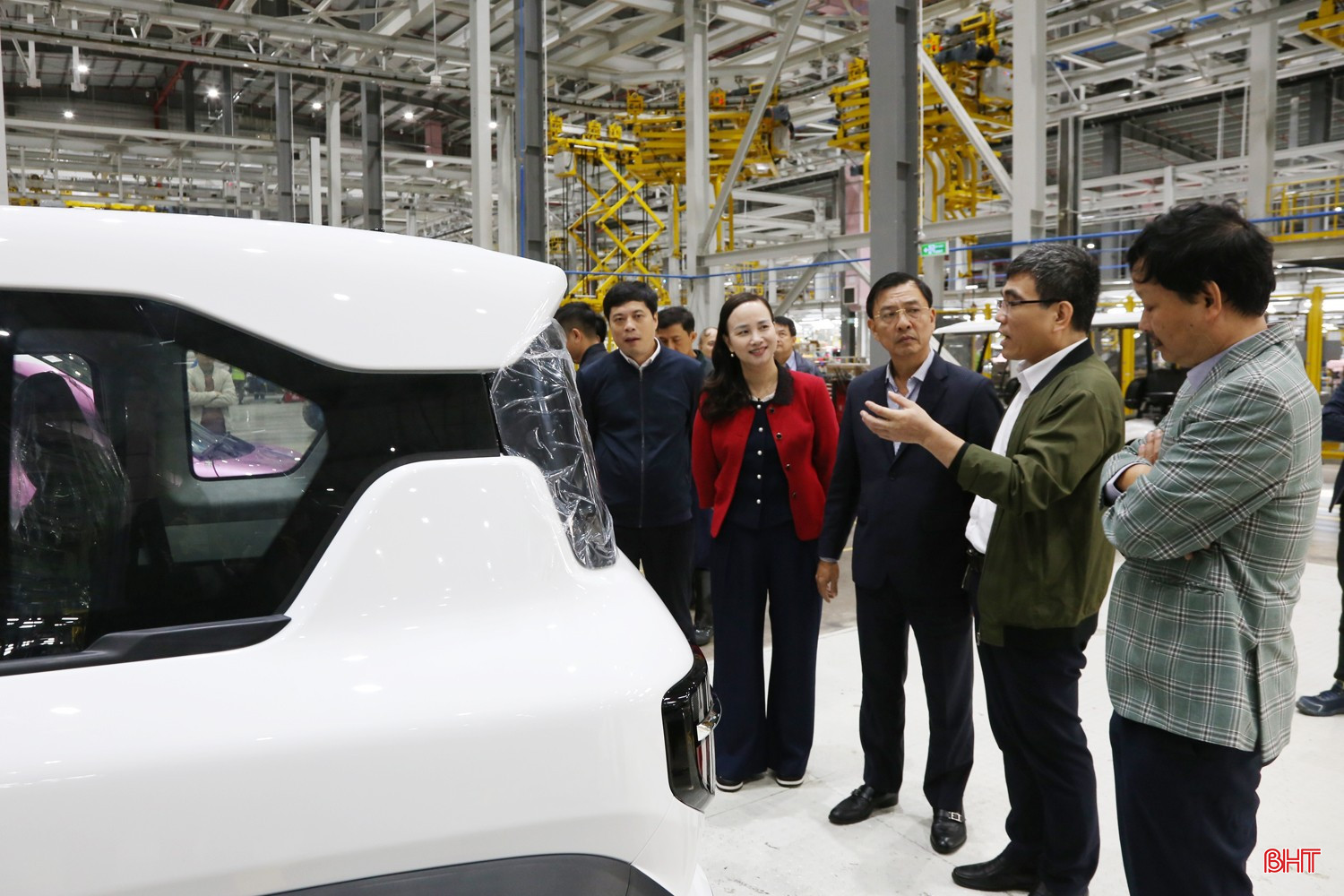 Delegația a vizitat Fabrica de Mașini Electrice VinFast. bqbht_br_tham-quan-4a.jpg