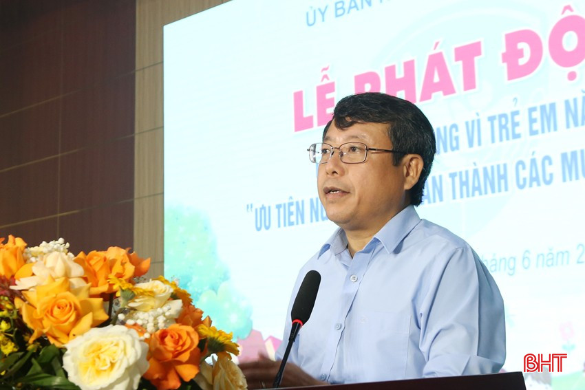 Phó Chủ tịch UBND tỉnh Dương Tất Thắng phát biểu tại lễ phát động. bqbht_br_img-0134a.jpg