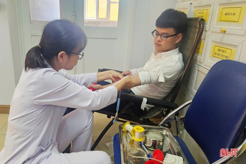 Nhiều người dân trực tiếp lên Khoa Huyết học - Truyền máu BVĐK tỉnh để hiến máu tình nguyện. bqbht_br_hien-mau-da.jpg