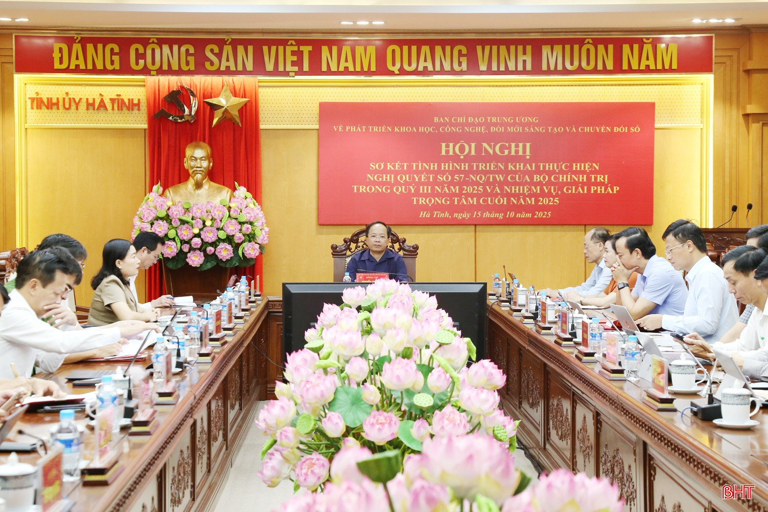 Bí thư Tỉnh ủy Nguyễn Duy Lâm chủ trì tại điểm cầu Hà Tĩnh. bqbht_br_1a.jpg