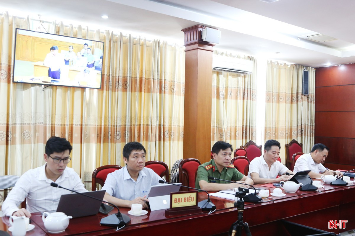 Các đại biểu tham dự tại điểm cầu Hà Tĩnh. bqbht_br_2a.jpg