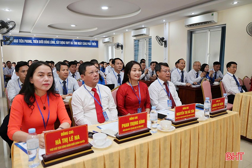 Đại biểu tham dự đại hội. Đại biểu tham dự đại hội.