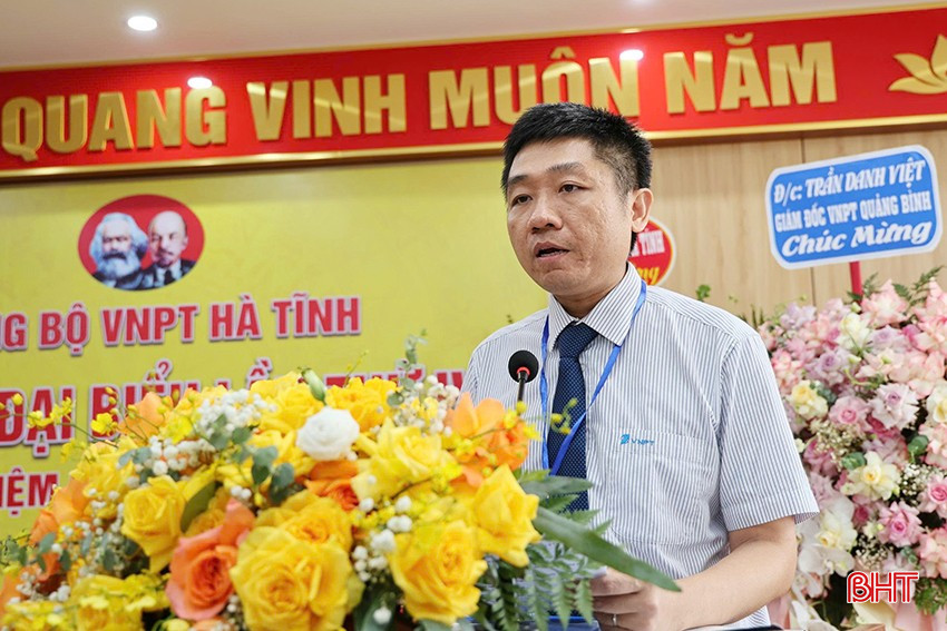 Đồng chí Lê Anh Tú – Giám đốc Trung tâm CNTT - VNPT Hà Tĩnh tham luận với chủ đề “Giải pháp phát triển công nghệ thông tin, đáp ứng yêu cầu chuyển đổi số”. bqbht_br_z6694866440493-dc7a048d16c65ba575b65442547f8b9e.jpg