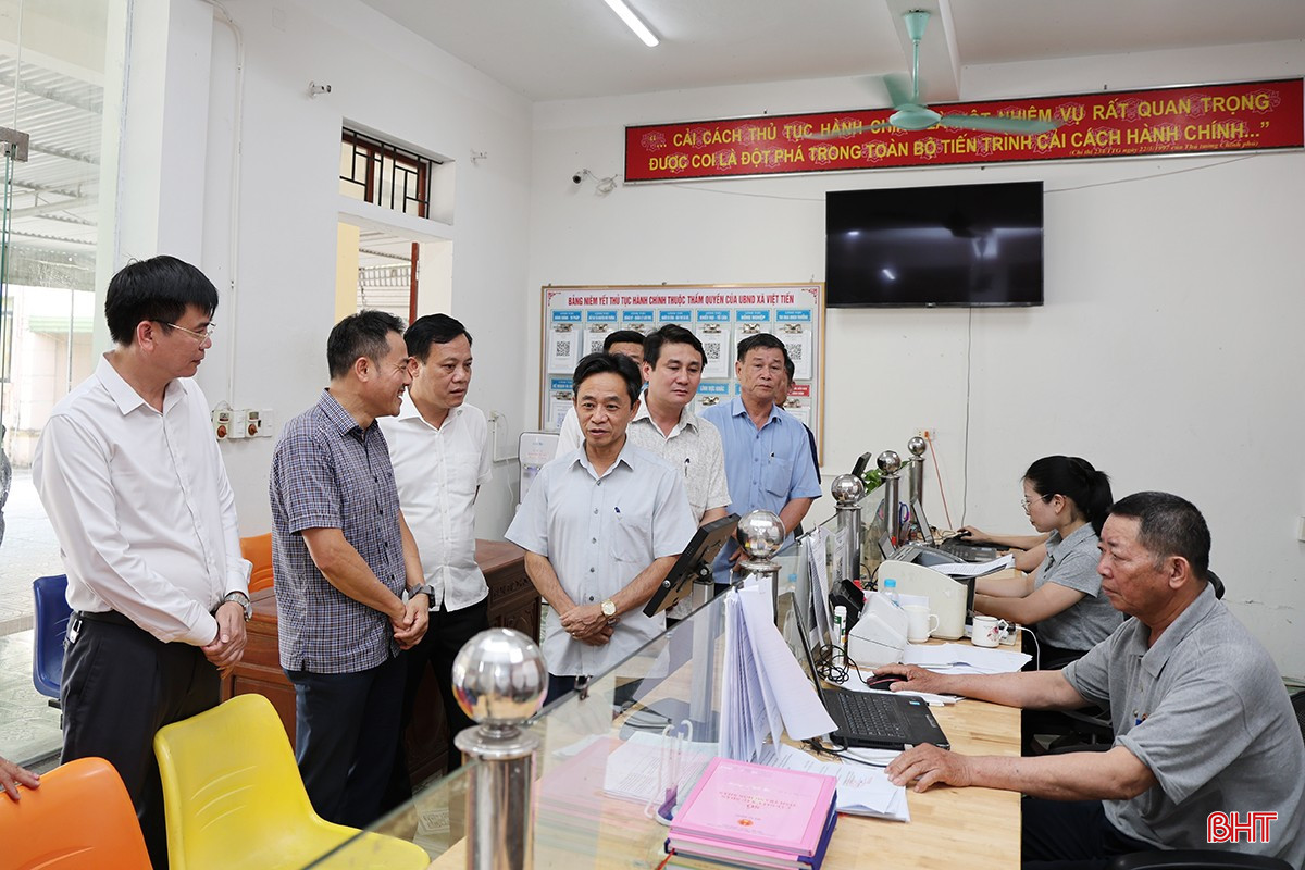 Đoàn kiểm tra tại trung tâm hành chính xã Việt Xuyên (mới). bqbht_br_img-9303.jpg
