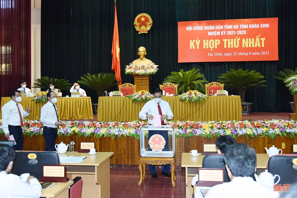 Ông Võ Trọng Hải tiếp tục được bầu giữ chức Chủ tịch UBND tỉnh Hà Tĩnh