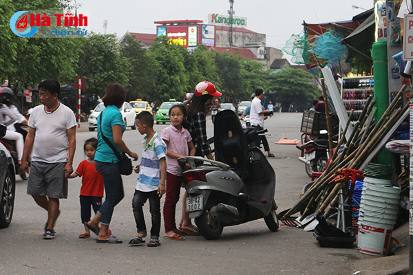 pho khong via he o ha tinh nhu chua bao gio co ngay ra quan