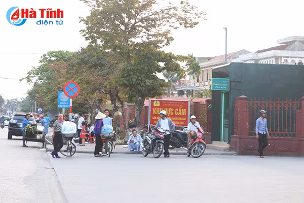 pho khong via he o ha tinh nhu chua bao gio co ngay ra quan