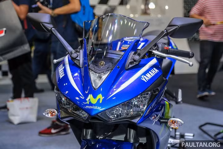 tron bo anh 2 xe the thao yamaha yzf r3 va r15 vua ra mat tai bangkok