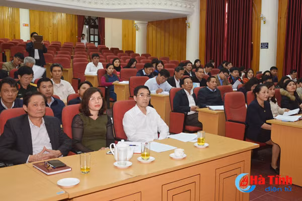 can bo lam cong tac kiem tra can chu dong tim hieu nang cao kien thuc tren nhieu linh vuc