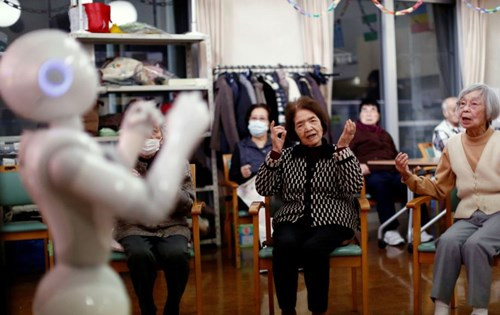 robot cham soc nguoi cao tuoi phat trien manh tai nhat ban