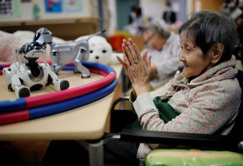 robot cham soc nguoi cao tuoi phat trien manh tai nhat ban