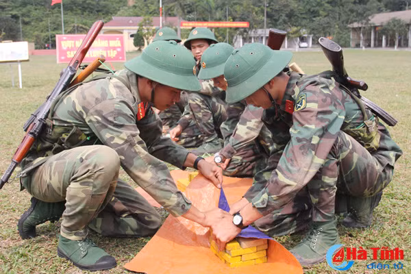 chien sy moi tap ban sung ak bai 1