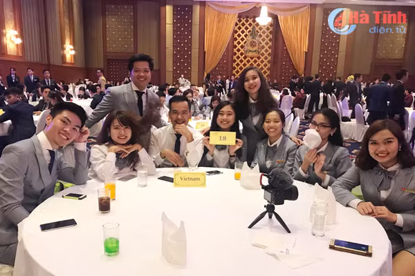 nu sinh ha tinh gianh hoc bong dai hoc o my tri gia 5 5 ty dong