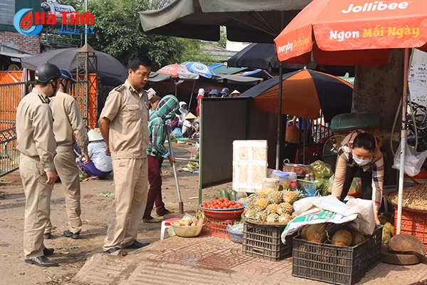 phuong nam ha ra quan lap lai trat tu do thi