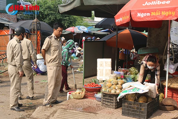 phuong nam ha ra quan lap lai trat tu do thi