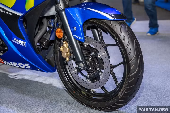 tron bo anh 2 xe the thao yamaha yzf r3 va r15 vua ra mat tai bangkok