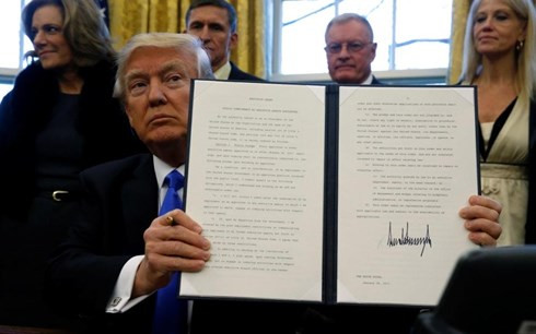 gan 2 000 nguoi bi cam vao my theo sac lenh cua tong thong trump