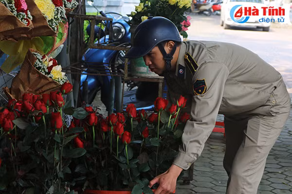 phuong nam ha ra quan lap lai trat tu do thi