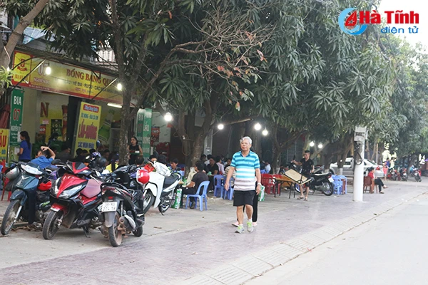 pho khong via he o ha tinh nhu chua bao gio co ngay ra quan