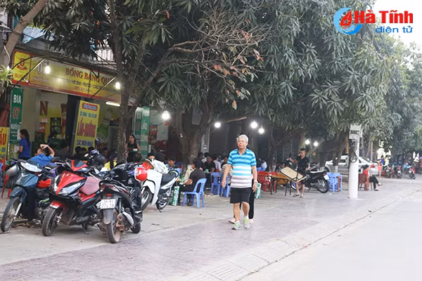 pho khong via he o ha tinh nhu chua bao gio co ngay ra quan