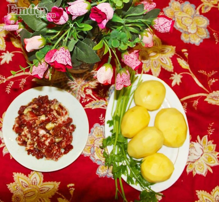 thit bo xao khoai tay che bien theo cach nay thi bao nhieu com cung het