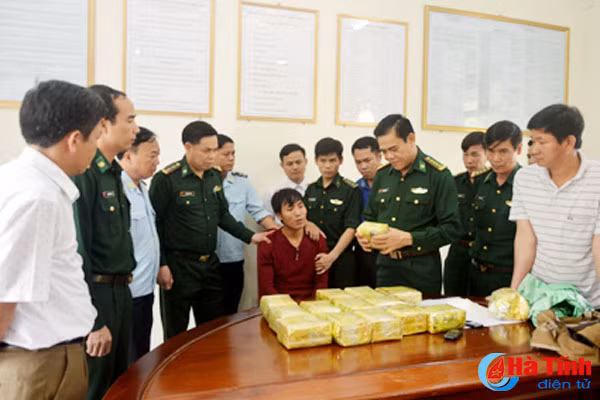 he lo hanh trinh pha chuyen an 15 kg ma tuy da