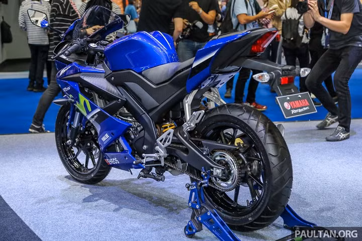 tron bo anh 2 xe the thao yamaha yzf r3 va r15 vua ra mat tai bangkok