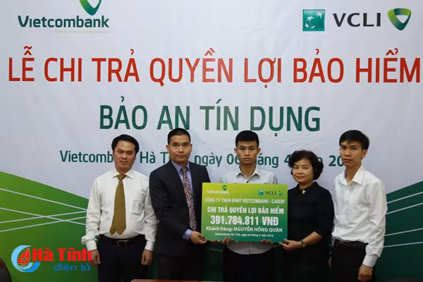 cong ty bao hiem vcli chi tra hon 300 trieu dong quyen loi bao hiem